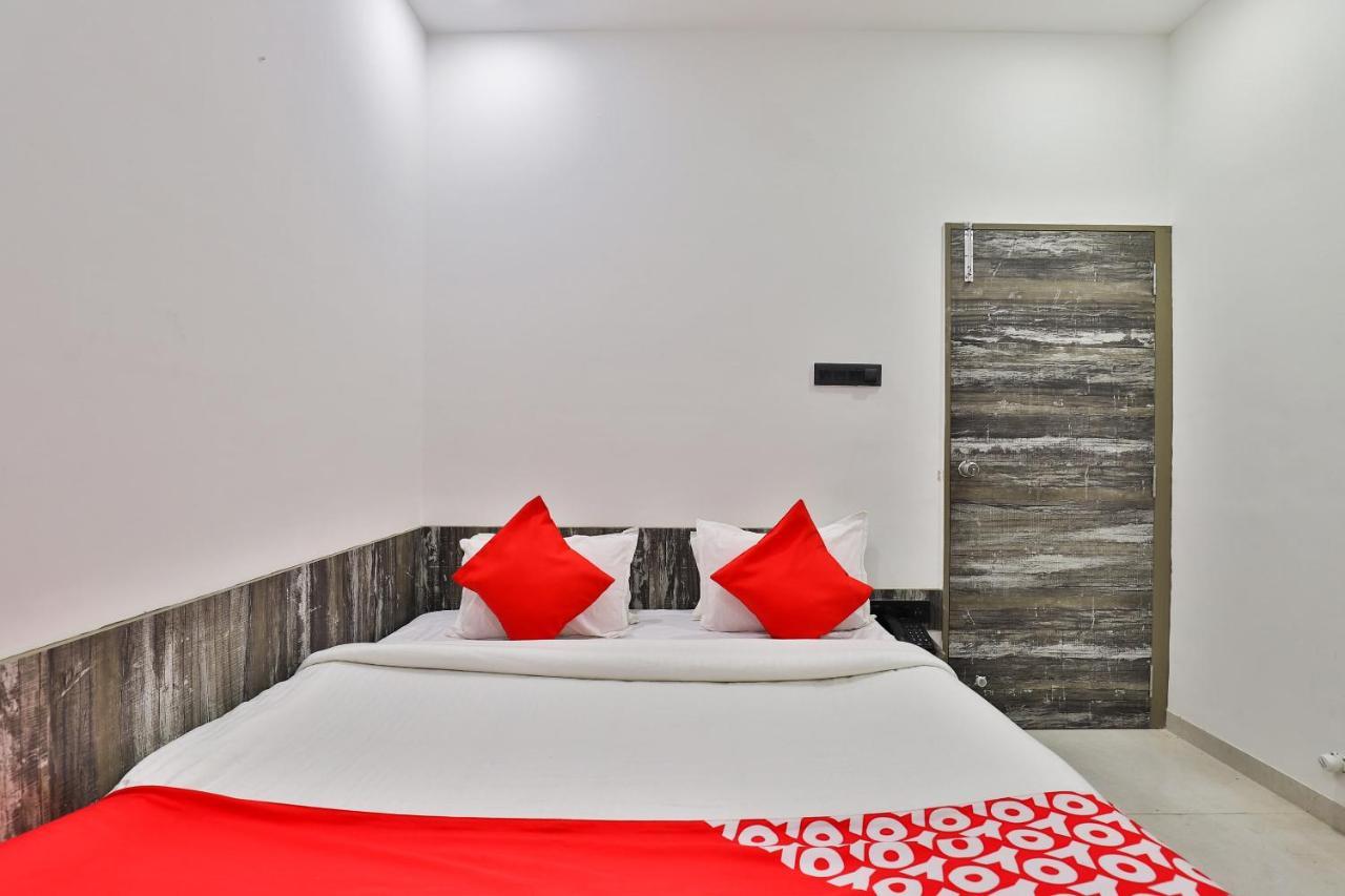 Oyo 23540 Hotel Suryakant Rajkot Exterior photo